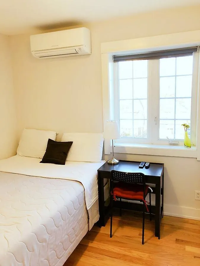 Guest house The Parkway Place Guesthouse Toronto