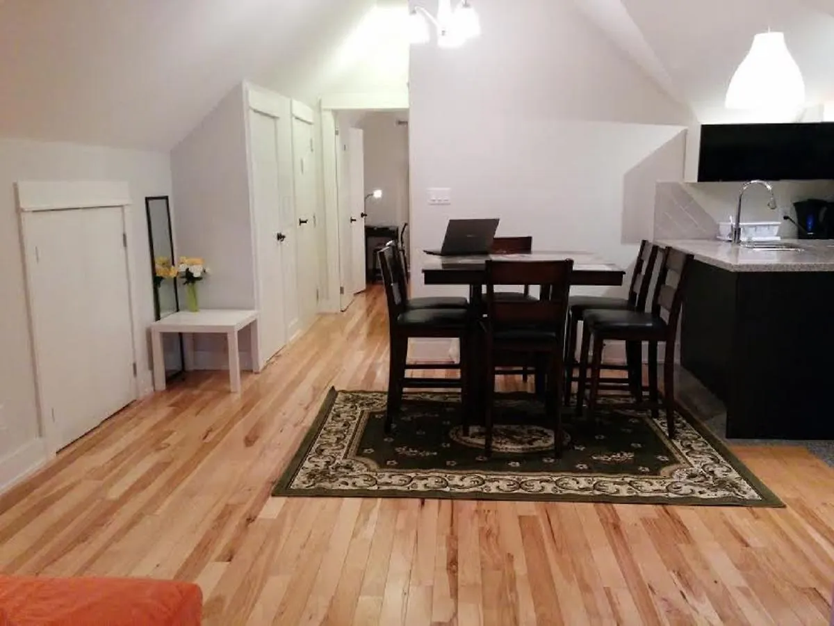** Guest house The Parkway Place Guesthouse Toronto Canada