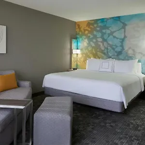 Hotel Courtyard By Marriott Airport