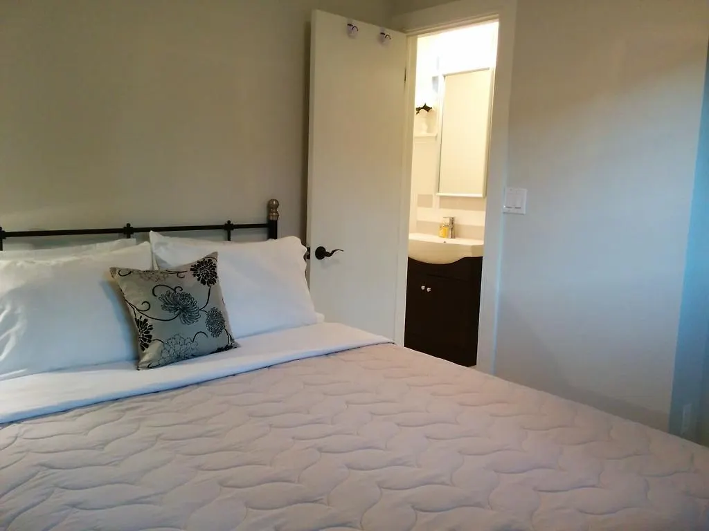 The Parkway Place Guesthouse Toronto